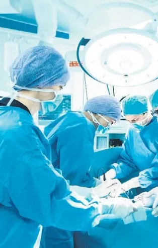 Estetik için masaya yatan Karolin P., hayatının şokunu yaşadı