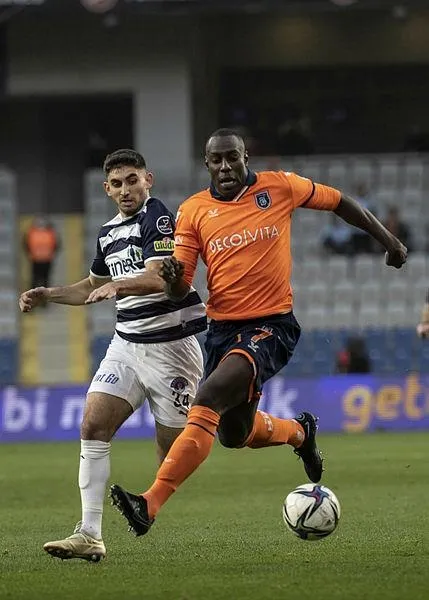 basaksehir-zorlu-kasimpasa-mucadelesinde-son-dakika-3-puani-kapti-2-1-1639235457121.jpeg Başakşehir zorlu Kasımpaşa mücadelesinde son dakika 3 puanı kaptı! 2-1-3