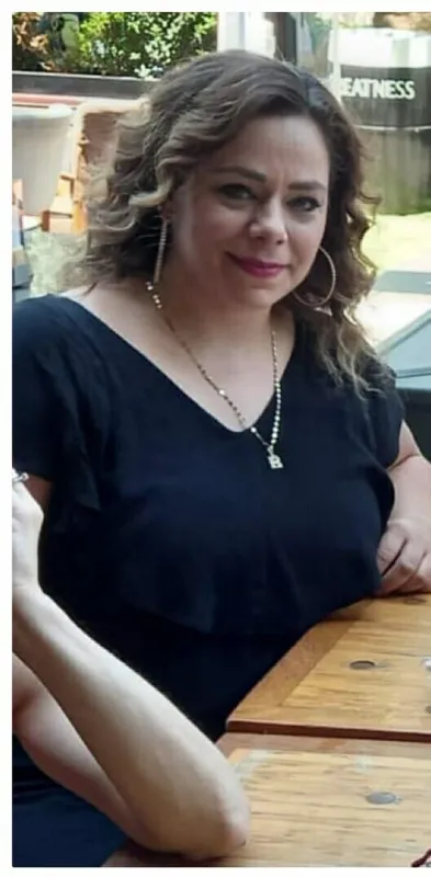 110-kiloya-ulasan-ogretmen-tup-mide-ameliyatiyla-33-kilo-verdi-bambaska-bir-gorunume-kavustu-1640170457473.jpg 110 kiloya ulaşan öğretmen tüp mide ameliyatıyla 33 kilo verdi! Bambaşka bir görünüme kavuştu!-3