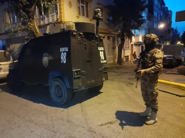İstanbul'da uyuşturucu tacirlerine şafak baskını: Çok sayıda şüpheli gözaltına alındı-5