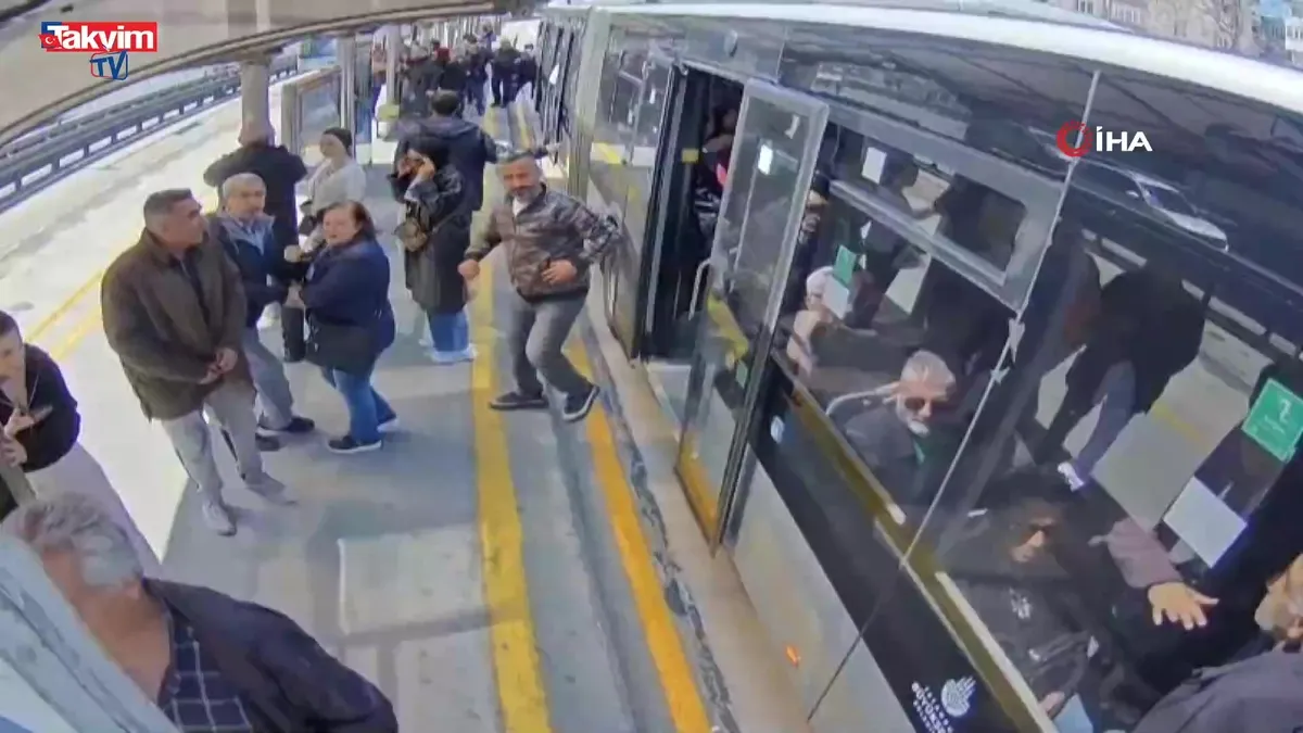 İstanbul'da metrobüste deprem anı kamerada!