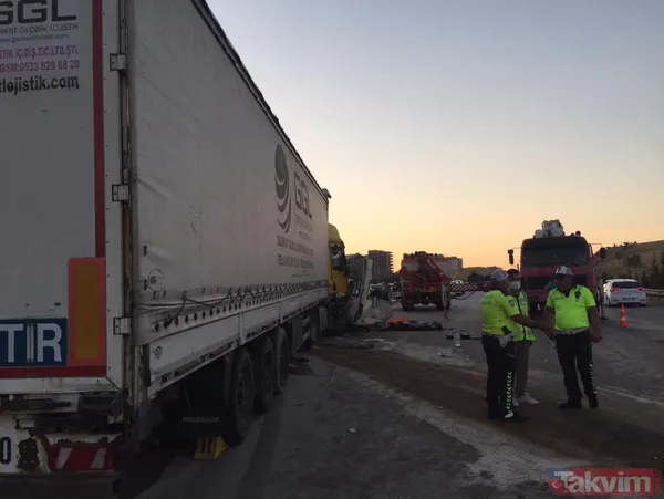 Gaziantep'te can pazarı! TIR tarım işçilerini taşıyan minibüse çarptı: 3 ölü 16 yaralı - 9