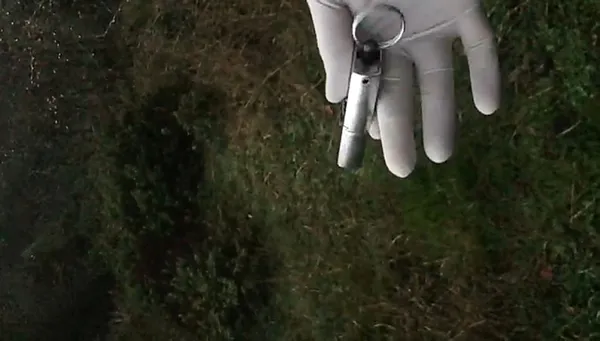 kumanda-gorunumlu-tabanca-yabanci-uyruklu-sahsin-uzerinden-cikan-cisim-polisi-yaraladi-1634284420461.jpg Kumanda görünümlü tabanca! Yabancı uyruklu şahsın üzerinden çıkan cisim polisi yaraladı-5