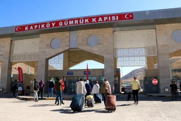 Akın akın geliyor: Van'a 1 ayda 18 bin turist geldi, ekonomiye 100 milyon TL katkı sağladı-3