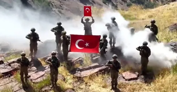 Mehmetçikten A Milli Futbol Takımımıza destek: Milli ruh, milli güç!