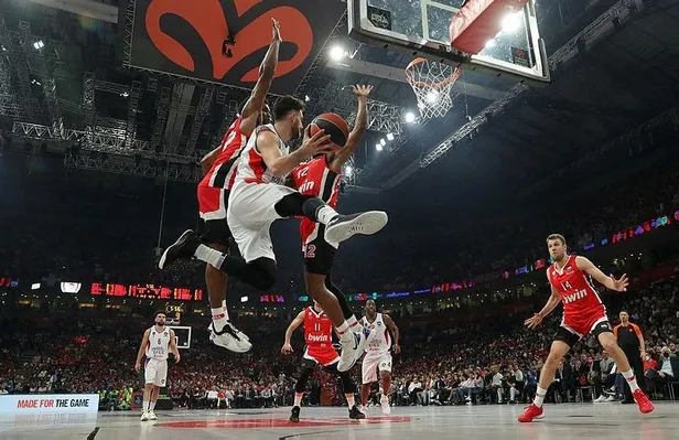 Anadolu Efes Olympiakos'u son saniyede yıktı! Finale çıktı-1
