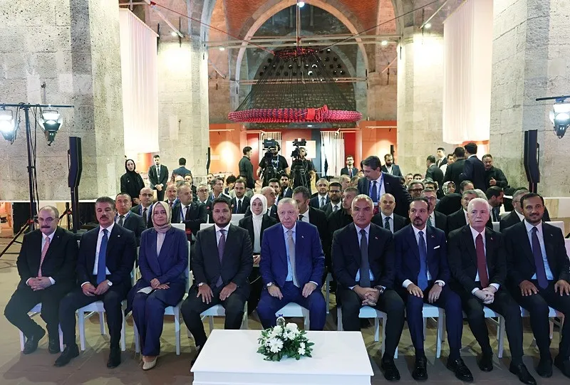 baskan-erdogan-kitaba-vefa-sergisinde-konustu-gecmisiyle-bagi-kopanin-insa-edebilecegi-bir-istikbal-yoktur-1788529873865.jpeg Başkan Erdoğan "Kitaba Vefa Sergisi"nde konuştu: Geçmişiyle bağı kopanın inşa edebileceği bir istikbal yoktur-7