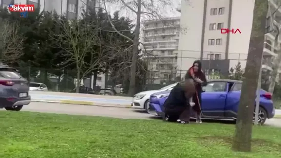 Pendik’te yol verme kavgası: Kadın sürücüler saç saça birbirine girdi