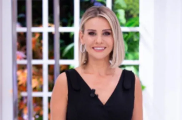 ATV ESRA EROL İZLE! 18 yıl sonra annesi ve ağabeyi bulunan Ayşenur'un biyolojik babası Aslan Sarıcan mı?