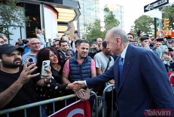 ABD'de Başkan Erdoğan'a sevgi seli! New York'taki Türkevi'nin önüne vatandaşlar akın etti - 8