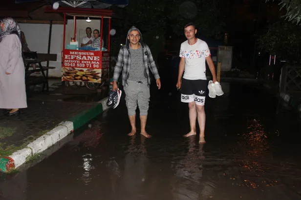 Meteoroloji uyarmıştı! Kırklareli'de yağmur sokakları göle çevirdi-4