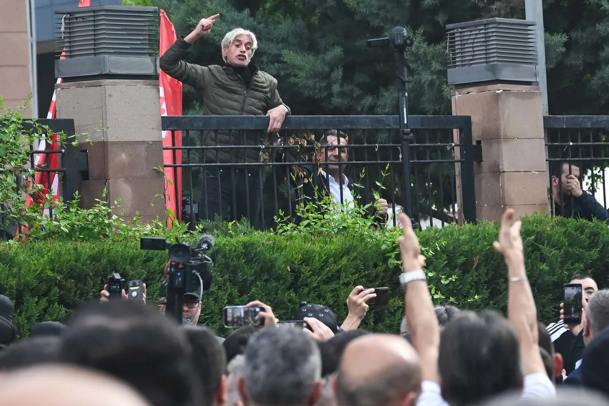 1779626662021.jpg CHP örgüte döndü! Özel provokasyonda Ekrem'den ayaklanma çağrısı-2