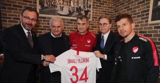 Binali Yıldırım'dan Millilere tebrik