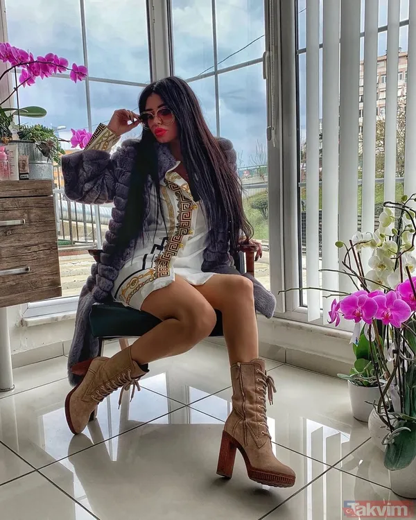 Ebru Polat iç çamaşırının üzerine giydiği transparan üstüyle gündemde! Günlük 40 bin TL kazandığı iddia edilen Ebru yine çok konuşuldu - 2