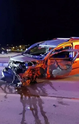 Son dakika: Osmaniye'de feci kaza! Hafif ticari araçla otomobil çarpıştı: 2 ölü, 4 yaralı