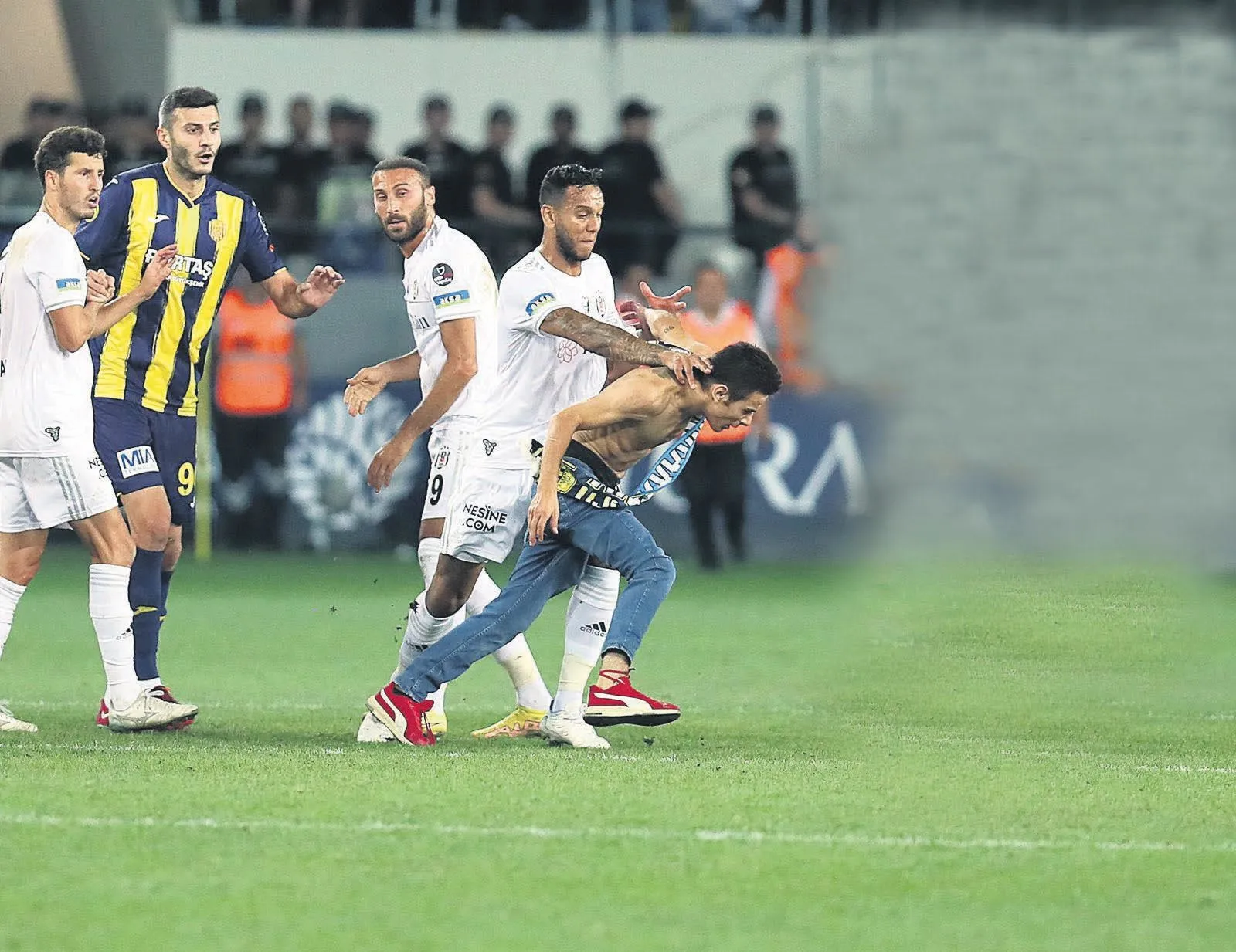 Ya elinde bıçak olsaydı!