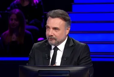 Network filmindeki rolüyle 1977'de "En İyi Yardımcı Kadın Oyuncu Oscarı"nı kazanan Beatrice Straight, 121 dakikalık film boyunca ekranda yaklaşık ne kadar süre kalmıştır?