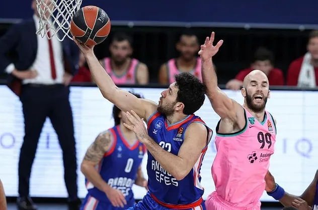 Anadolu Efes 86 - 76 Barcelona | ÖZET İZLE
