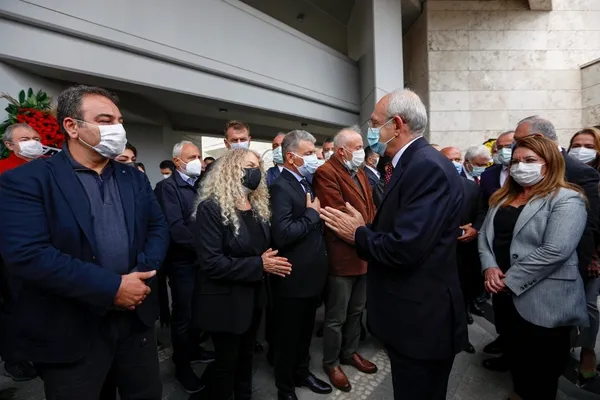 chp-genel-merkezi-bekir-coskunun-cenazesinde-kilicdarogluyla-yan-yana-saf-tutan-muharrem-inceye-sansur-uyguladi-1603201910096.jpg CHP Genel Merkezi, Bekir Coşkun'un cenazesinde Kılıçdaroğlu'yla yan yana saf tutan Muharrem İnce'ye sansür uyguladı-8