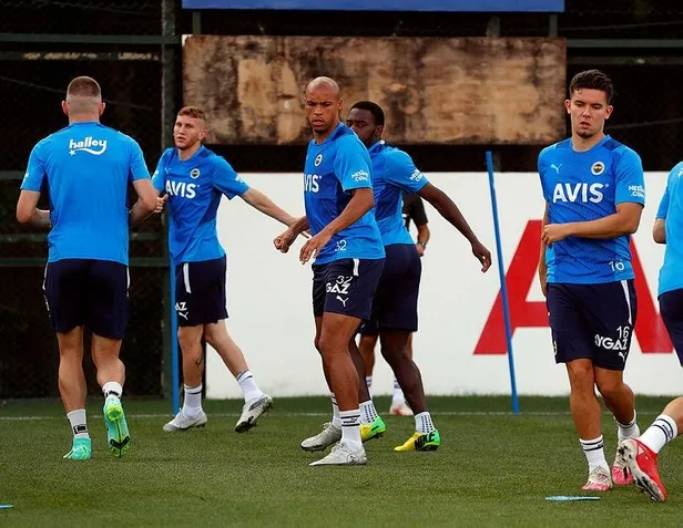 fenerbahcede-kadro-krizi-serdar-dursun-caulker-jose-sosa-pelkas-ve-valencia-1628784130207.jpeg Fenerbahçe'de kadro krizi! Serdar Dursun, Caulker, Jose Sosa, Pelkas ve Valencia...-1