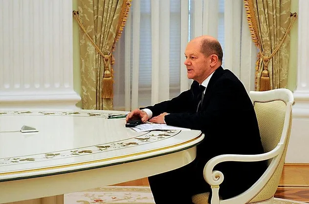 Rusya lideri Vladimir Putin, Macron'dan sonra Almanya Başbakanı Olaf Scholz'u da mesafeli ağırladı