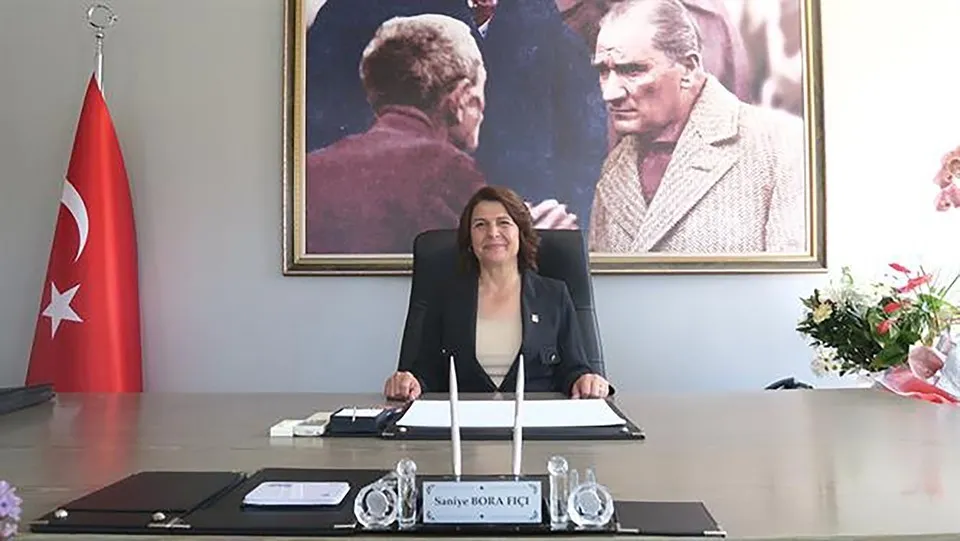chpli-baskandan-elestiriye-sansur-1783122718447.jpeg CHP'li Foça'da yolsuzluk skandalı! Gerçekleri duymak Belediye Başkanı Fıçı'yı çıldırttı: "Yayını kapatın, ben bağırırım!"-3