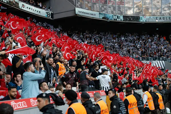 besiktas-senol-gunesle-cok-farkli-umraniyesporu-vodafone-parkta-5-2-yendi-1667145617861.jpg