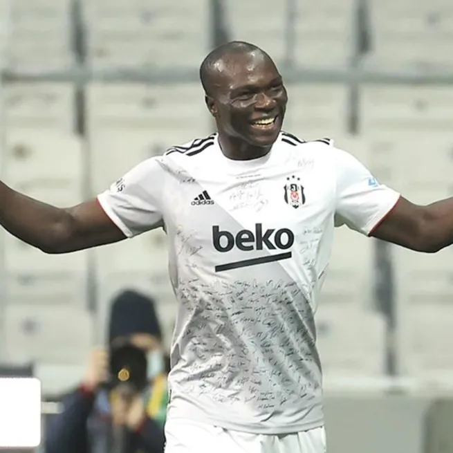 Siyah-Beyazlı yönetim transferde hedef büyüttü! Aboubakar ile birlikte Boupendza da Kartalın hedefinde