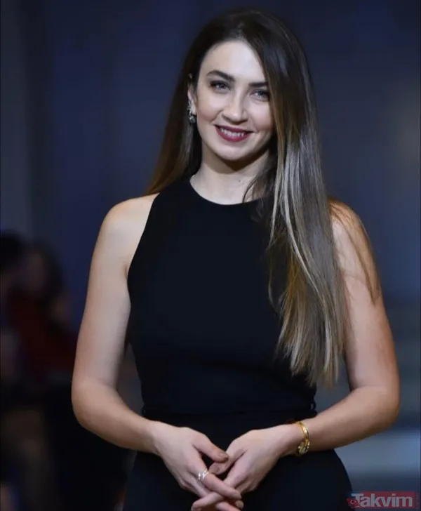 Ceren Benderlioğlu’ndan bornozlu poz! Emir Benderlioğlu’nun biricik eşine bakın duru güzelliğiyle hayran bıraktı! EDHO’nun Ömür’üydü... - 15