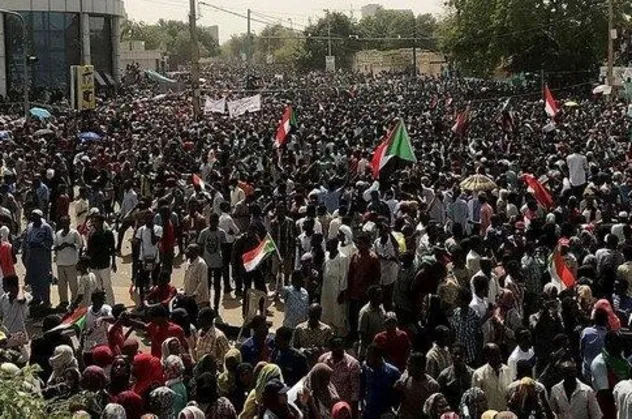 Sudan'da OHAL 3 ay uzatıldı