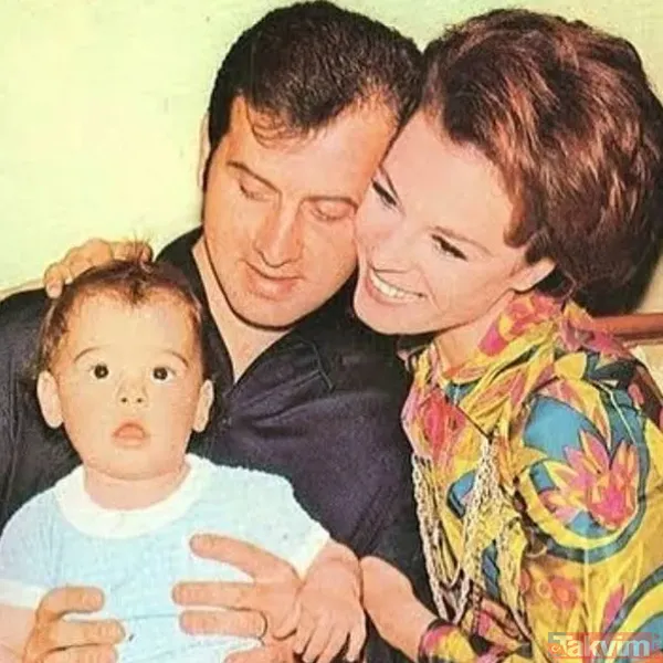 Hababam Sınıfı’nın Ahmet’i Ahmet Sezerel’in aynı yastığa baş koyduğu güzel eşi Zembilli’nin yıldızı çıktı! - 6