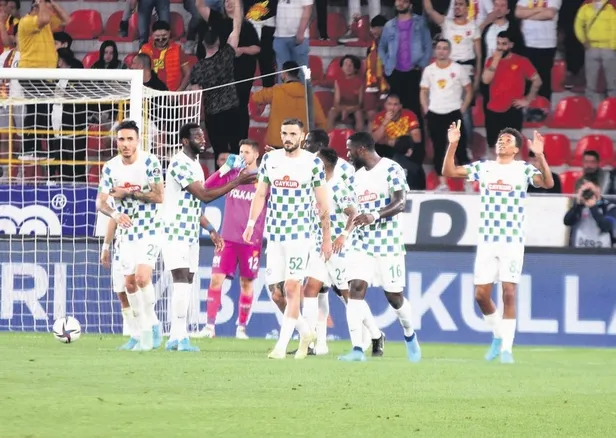 1ligde-mutlu-sona-ankaragucu-ve-umraniyespor-ererek-super-lig-biletini-kapti-1651442619955.jpeg 1.Lig’de mutlu sona Ankaragücü ve Ümraniyespor ererek Süper Lig biletini kaptı-3