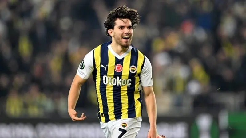 fenerbahcede-taraftari-ikiye-bolen-imza-resmi-aciklama-bekleniyor-1718117359000.jpeg Fenerbahçe'de taraftarı ikiye bölen imza! Resmi açıklama bekleniyor-13