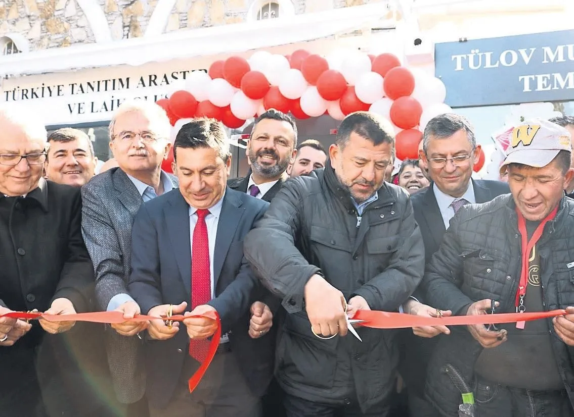 deprem-zamani-topladiklari-bagislar-buharlasti-37-milyonluk-vurgun-1782951989917.jpeg CHP'lilerin kurduğu TÜLOV'dan 37.4 milyonluk askıda bilet vurgunu! Deprem zamanı topladıkları bağışlar buharlaştı: Başrolde Veli Ağbaba ve Özgür Özel var-6