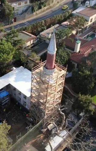 Restorasyonunu Kalyon Vakfı üstlenmişti... Üsküdar'da yanan tarihi Vaniköy Camii'ndeki çalışmalar havadan görüntülendi