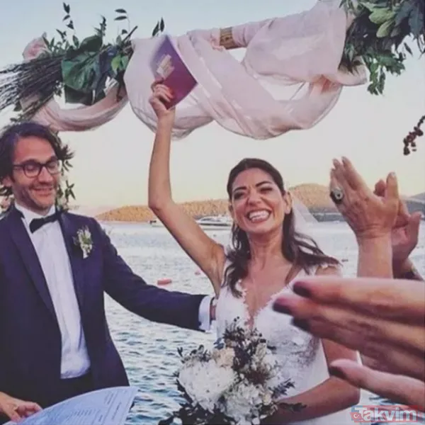 63 yaşında damat olmuştu! 4. kez evlenen Burak Sergen’in balayından ilk kare geldi! Eşiyle denizin ortasında... - 38