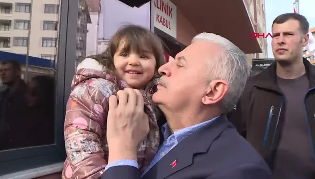 Binali Yıldırım'a vatandaşlarda yoğun ilgi