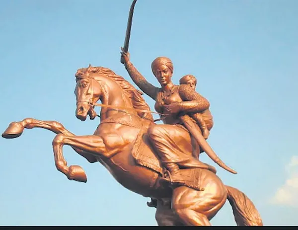 Sırtında evladı elinde de kılıcı! Hindistan Cansi Kraliçesi Manikarnika İngilizler'e karşı isyan başlattı-9