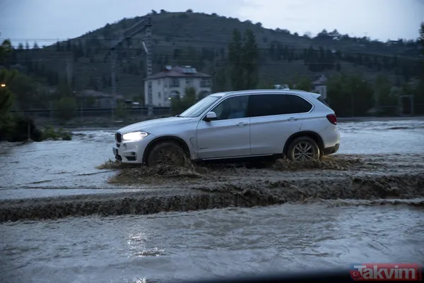 Ankara'daki sağanak yağış hayatı felç etti! Otobüsler ve insanlar mahsur kaldı! Mansur Yavaş'a tepki yağdı - 9
