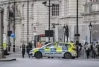 İngiltere diken üstünde: Şüpheli paket kontrollü şekilde patlatıldı