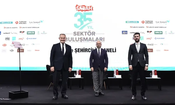sabah-gazetesinin-duzenledigi-35-yil-sektor-bulusmalarinda-konusan-cevre-ve-sehircilik-bakani-murat-kurum-54-milyon-insan-afetlere-karsi-guvence-altin-1608203692688.jpg Sabah Gazetesi'nin düzenlediği 35. Yıl Sektör Buluşmaları'nda konuşan Çevre ve Şehircilik Bakanı Murat Kurum: 54 milyon insan afetlere karşı güvence altında-4