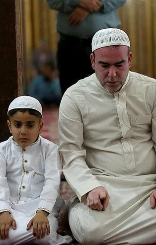 Müslümanlar camilere akın etti! İşte Ramazan'ın ilk teravih namazından kareler