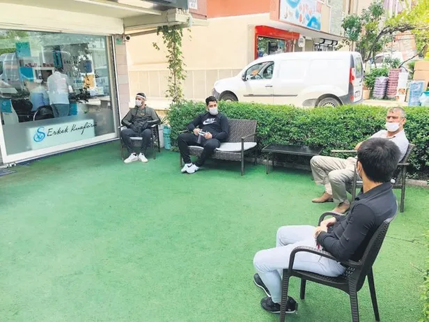 Karantinadan çıkan onbinler AVM'lere akın etti-13