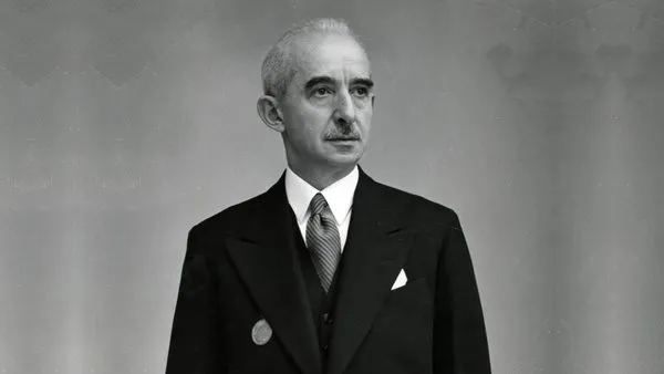 gizli-kalan-gercekler-ismet-inonunun-oglu-omer-inonu-dolmabahce-sarayini-yurt-olarak-kullanmis-1672567213811.jpg Gizli kalan gerçekler! İsmet İnönü'nün oğlu Ömer İnönü Dolmabahçe Sarayı'nı yurt olarak kullanmış-2