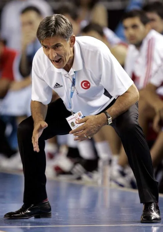 1784844577216.jpeg Türk basketbolunun efsanesi Bogdan Tanjevic parkede değil mahkemede kazandı! Usulsüz icra hukuktan döndü-5