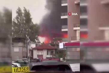 İzmir'de depo yangını