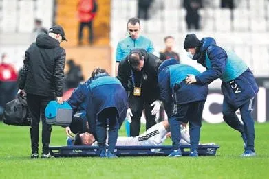ajax-yenilgisine-ragmen-besiktas-taraftari-sergen-yalcina-tam-destek-verdi-1637791591458.jpeg Ajax yenilgisine rağmen Beşiktaş taraftarı Sergen Yalçın'a tam destek verdi-6