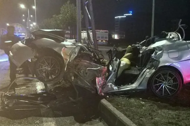 Son dakika: Muğla'da korkunç kaza! Araç bu hale geldi