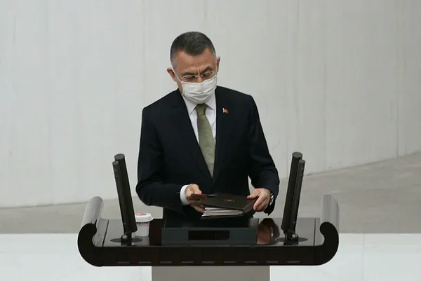 son-dakika-cumhurbaskani-yardimcisi-fuat-oktay-milli-siber-guvenlik-zirvesinde-konusma-yaparken-fenalasti-1608543716883.jpg SON DAKİKA: Cumhurbaşkanı Yardımcısı Fuat Oktay Milli Siber Güvenlik Zirvesi'nde konuşma yaparken fenalaştı-2