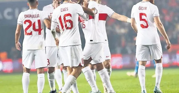 A Milli Takım Teknik Direktörü Stefan Kuntz kadroyu belirledi. İşte UEFA 2024 kalecileri, defans ve orta saha oyuncuları...